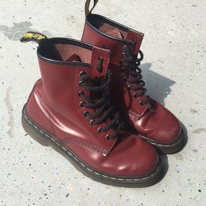DR. MARTENS Milled Combat Boots